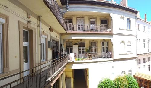 Balcony/terrace, Belvarosi Vintage Apartman a setaloutcan in Miskolc