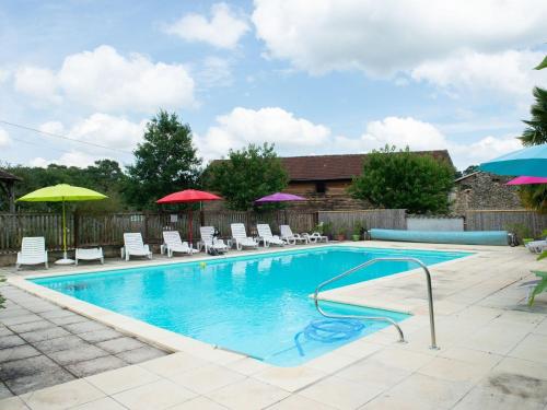 Plush Holiday Home in Lacapelle-Biron with Garden gîte à louer Lacapelle-Biron