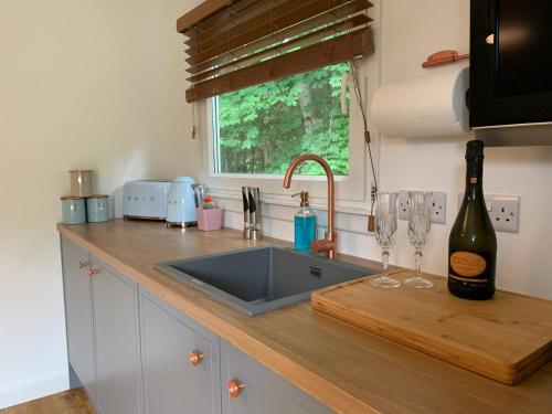 кухня, Highland HotTub Retreat, on NC500 in Kiркхілл