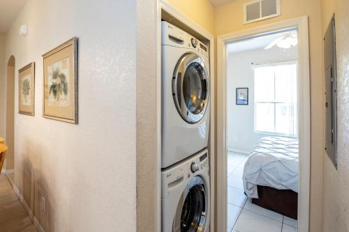 Amazing Townhouse 4Bdr 3Bth Spa Resort near Disney - image 7