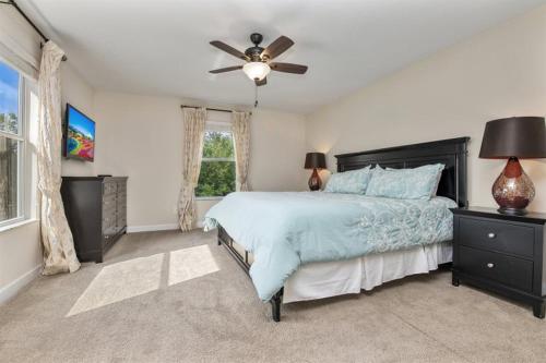 Contemporary 5 Bed 5 Bath Single Family With Upgrades - main image