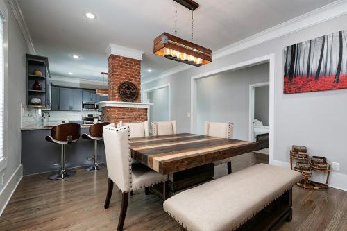 Atlanta Luxury Vacation Home by Downtown & Airport in Atlanta, USA