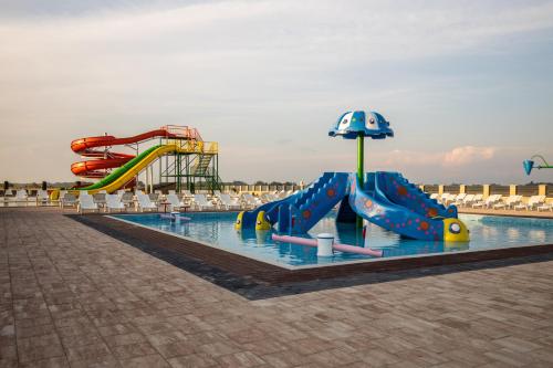 Akvaparks, Semberski Salaš Intergaj Hotel (Semberski Salas Intergaj Hotel) in Dvorovi