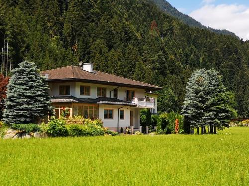 Landhaus Chalet Rosenrot