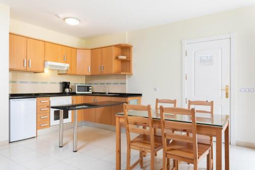 Residencial El Llano Residencial El Llano is conveniently located in the popular La Gomera area. The hotel offers a wide range of amenities and perks to ensure you have a great time. Facilities like free Wi-Fi in all room