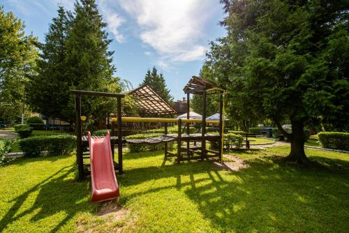 Дитячий майданчик, Osrodek Wypoczynkowy Dolomity in Єдвабно