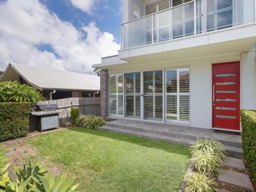 7 Judith Street Stunning duplex with ducted air