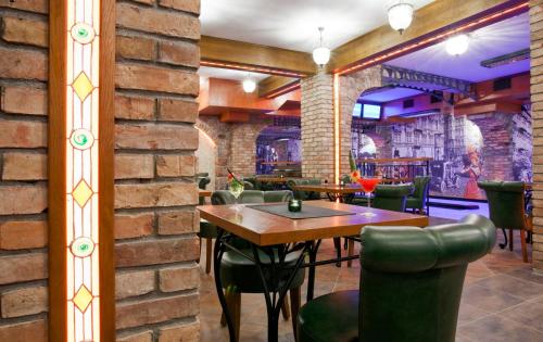 Паб/Коктейль-бар, Hotel i Restauracja "Pod Orlem" in Картузи