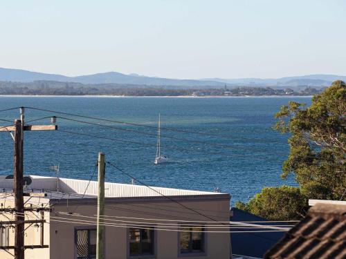 Bellevue, 7 4 Donald Street - renovated unit with air con and Wi-Fi with views & central to CBD, Nelson Bay (zdjęcie 5)