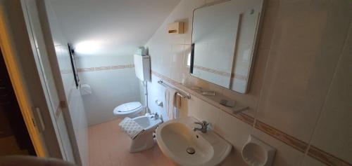Attic Single room with balcony image 5