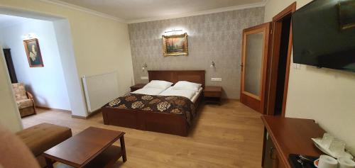 Double or Twin Room with Extra Bed