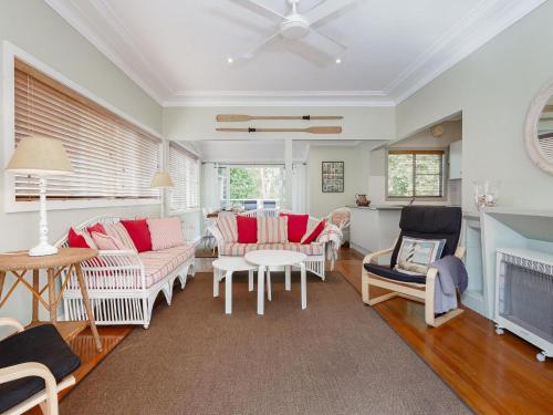 Dutchies Haven, 11 Christmas Bush Ave - Pet friendly, large enclosed yard, air con and Wi-Fi