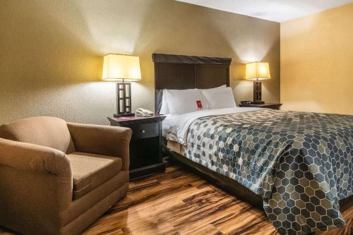 Econo Lodge Hillsboro I-35 - image 11