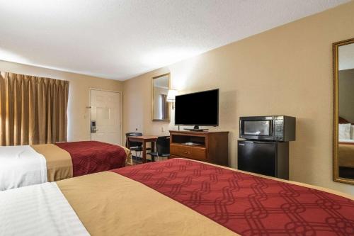 Econo Lodge Hillsboro I-35