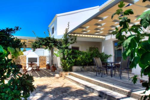 ISSOS BEACH VILLA