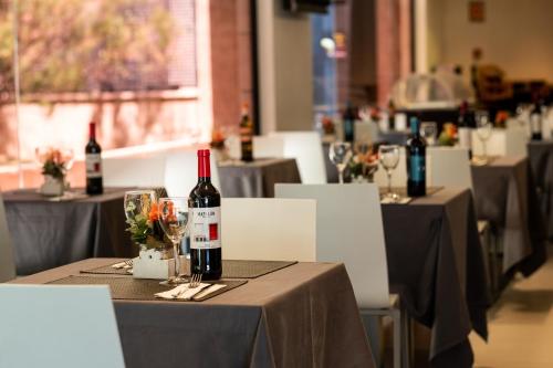 täCH Madrid Airport - image 12