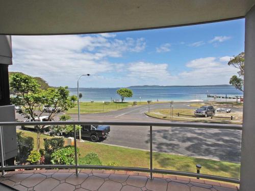 Florentine, 7 11 Columbia Close - wifi, air conditioned unit with fantastic views of Little Beach