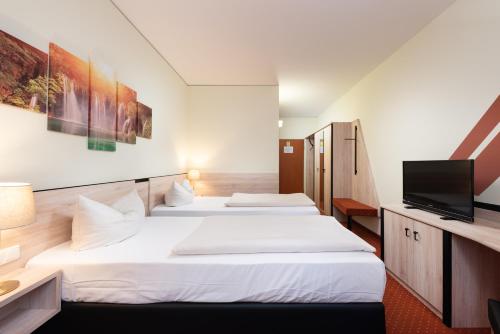 NOVINA HOTEL Südwestpark - main image