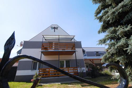 Szitakötő Panzió - image 11