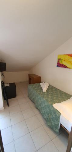 Attic Single room with balcony image 3