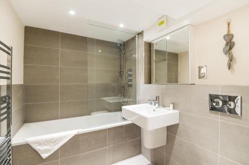 Victoria - Vincent Square by Flying Butler - image 9