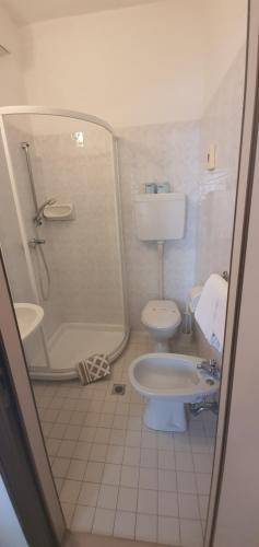 Triple Room with Balcony image 5