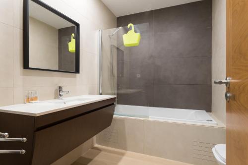 2 bedrooms, 4 beds