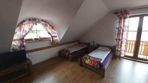2 twin beds