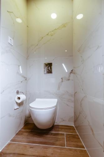 Konmari Boutique Suites - image 13