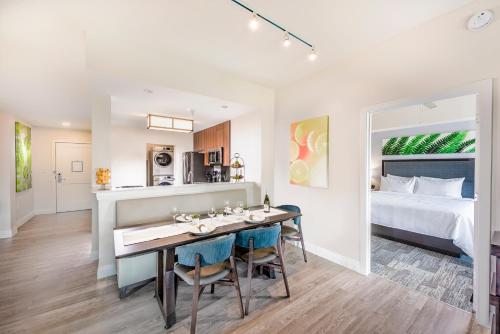 Kitchen, The Grove Resort & Water Park Orlando in Orlando (FL)