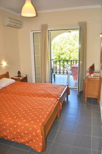 Yannis - Holiday Apartments on Agios Gordios Beach in Corfu, Agios Gordios (photo 8)