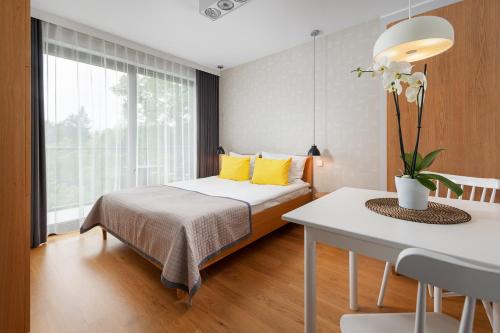 Double Room with Balcony image 7
