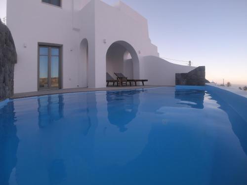 Amphitrite Suites Santorini