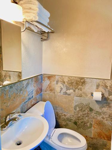 Glades Motel - Naples Room Type - Queen Room with Two Queen Beds - Non-Smoking