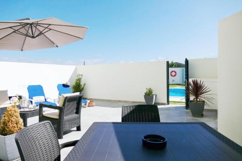  Baleal poolfront apartment, Ferienwohnung in Baleal