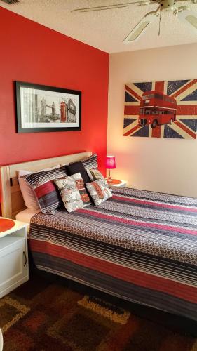 Lovely second floor condo - image 6
