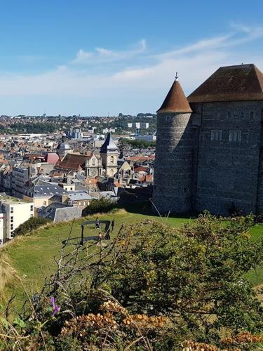 QUAI 65, 3 pièces sur le port, à 250 m de la rue piétonne et de la mer