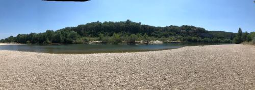 STUDIO Havre de paix au pont du gard Piscine et Jacuzzi chez Valerie Payre