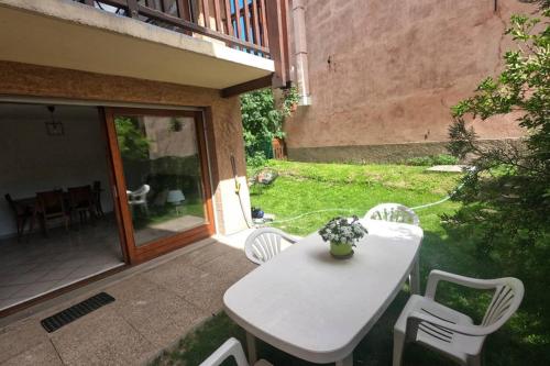 Briançon, Appartement avec jardin et terrasse.