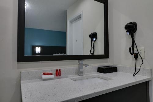 SureStay Hotel by Best Western Calhoun South - image 6