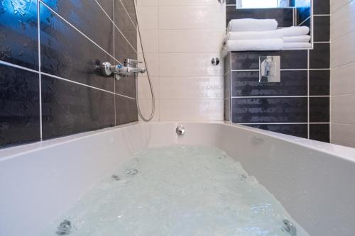 City Apartments - image 12