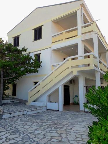 Apartments with a parking space Pag - 18325 - image 2