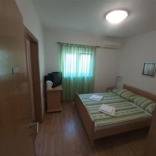 Apartments by the sea Slatine Ciovo - 18311 - image 6
