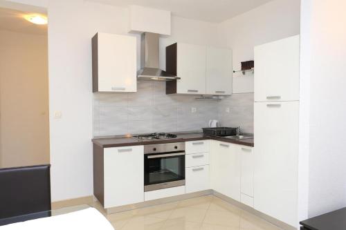 Apartments with a parking space Makarska - 18324 - main image