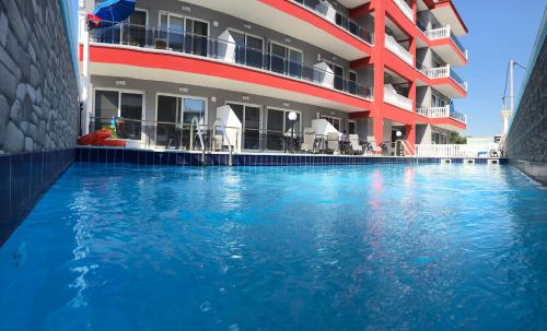  Red Luxury Aqua in Paralia