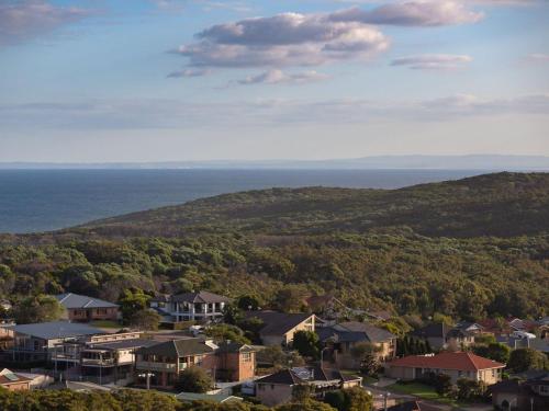 One Mile Ridge stunning views air con infinity pool