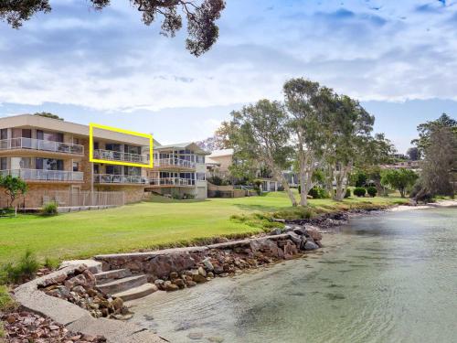 Pelican Sands 3 stunning waterfront unit with magical water views and air conditioning