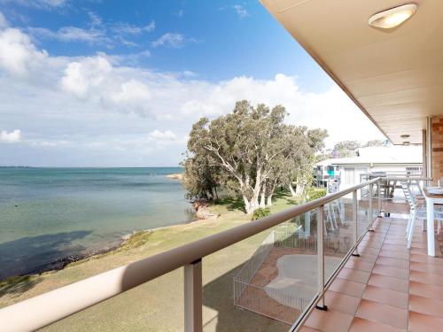 Pelican Sands 3 stunning waterfront unit with magical water views and air conditioning