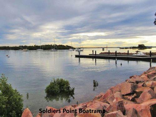 Pelican Sands 3 stunning waterfront unit with magical water views and air conditioning