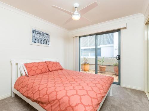 Peninsula Waters 3 Beautiful Air Conditioned Unit with Pool Lift and WI-FI